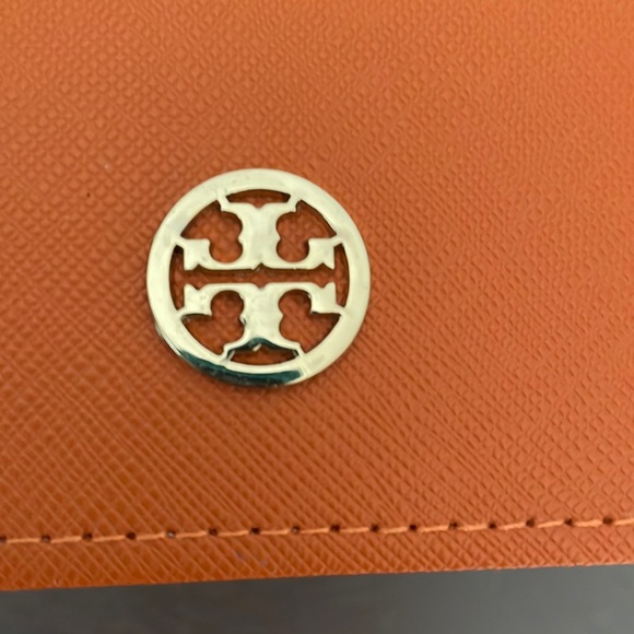 Authentic Tory Burch sun glass case. never used pristine condition! - Picture 2 of 10